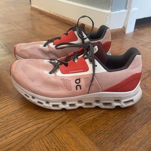 Womens On Cloudstratus 2.0